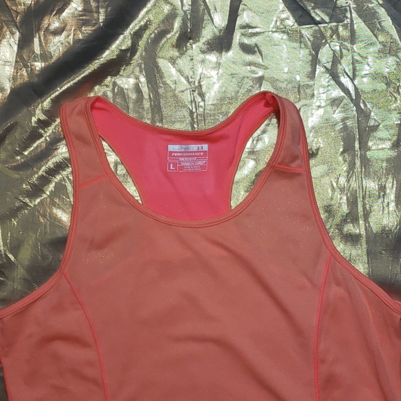 Layer 8 Performance Tank Sz. Large - Picture 3 of 5